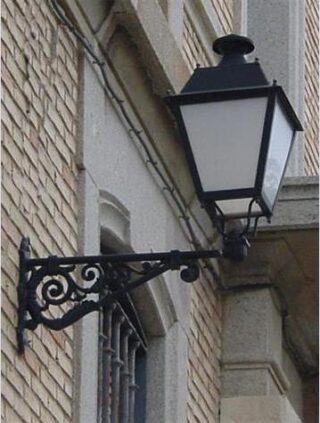 LED&POLES - BRAZO VILLA-2 700mm